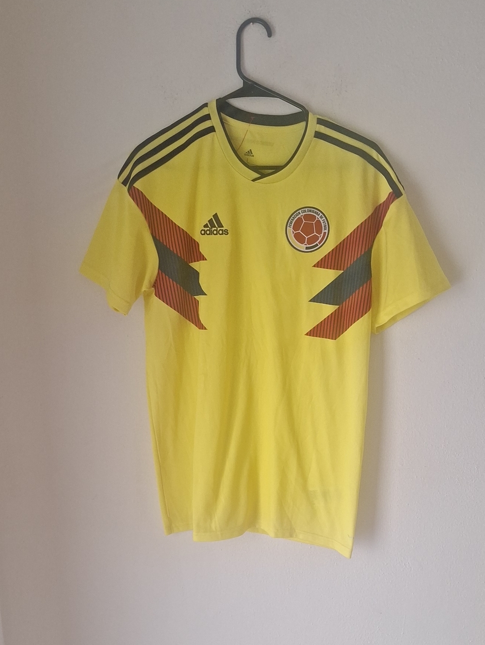adidas Colombia Soccer National Team Shirt with Yellow, Bleu Red Sz L